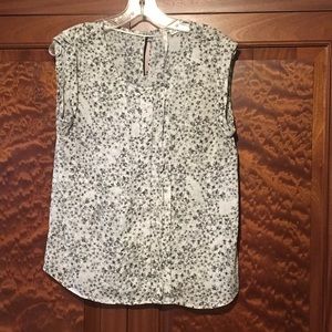 Lauren Conrad ruffle gray floral capsleeve blouse